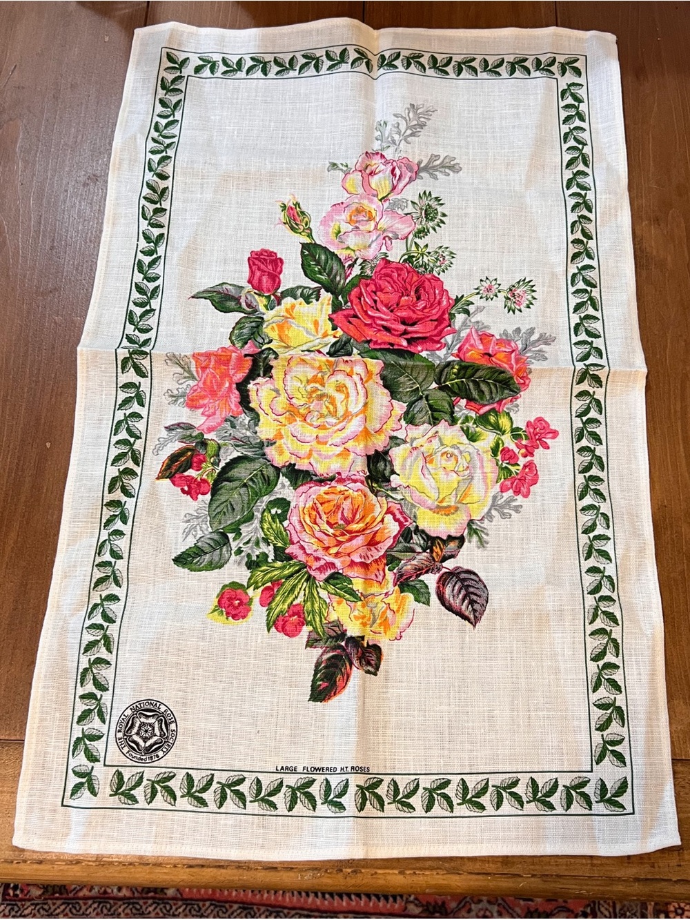 Ulster Weavers 100% Linen Tea Towel Flowers Roses Bouquet 18.5”x 29.25” NWOT